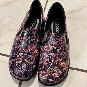 Klogs Women's Floral Mules - Black and Pink